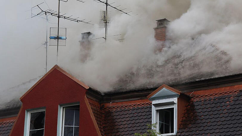In einem Mehrfamilienhaus in Straubing ist am Dienstagabend ein Brand ausgebrochen.