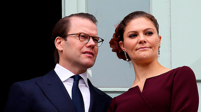 Prinz Daniel, Ehemann von Kronprinzessin Victoria von Schweden, hat bei einer Charity-Veranstaltung etwas zu viel Haut gezeigt.