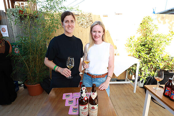 Katrin Krieger (l.) und Katrin Trattner von der Riedenburger Brauerei. Katrin Krieger (l.) und Katrin Trattner von der Riedenburger Brauerei.