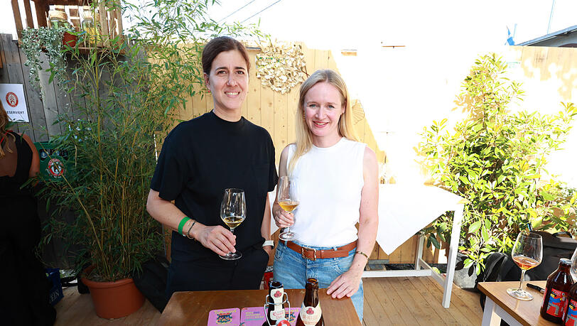 Katrin Krieger (l.) und Katrin Trattner von der Riedenburger Brauerei.