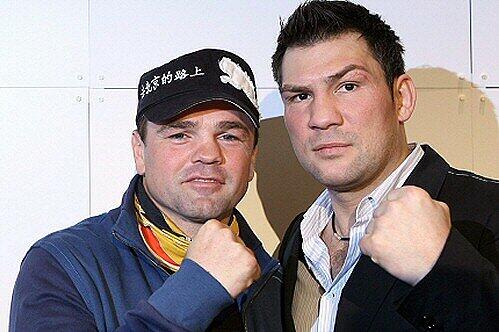 Sven Ottke, hier links neben Dariusz Michalczewski, könnte als zweiter deutscher Boxer in die Hall of Fame aufgenommen werden.