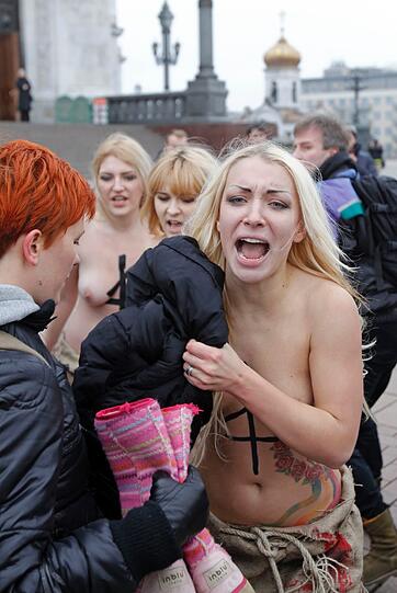 Femen sind nicht die einzigen, die mit Nacktheit Aufmerksamkeit erringen wollen..