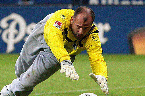 GABOR KIRALY - NOTE 3: In seinem 100. Zweitligaspiel noch genauso aufmerksam wie in seinem ersten. Jedoch wenig gefordert.