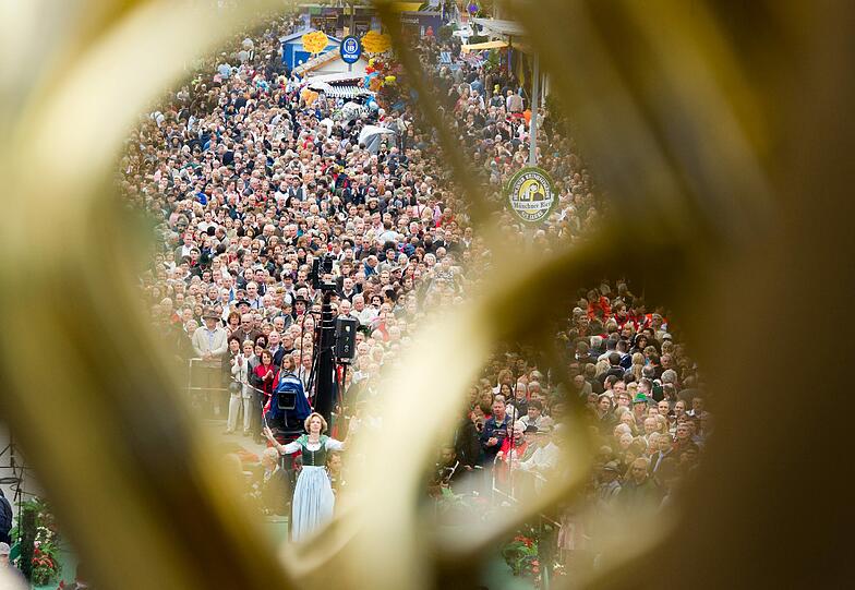 Und das, obwohl der 2. Wiesn-Samstag ziemlich verregnet war.