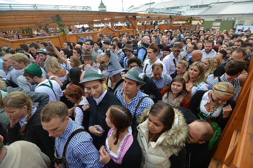 Hier gibt's die ersten Bilder vom Wiesn-Auftakt. Alles wartet auf den Anstich.
