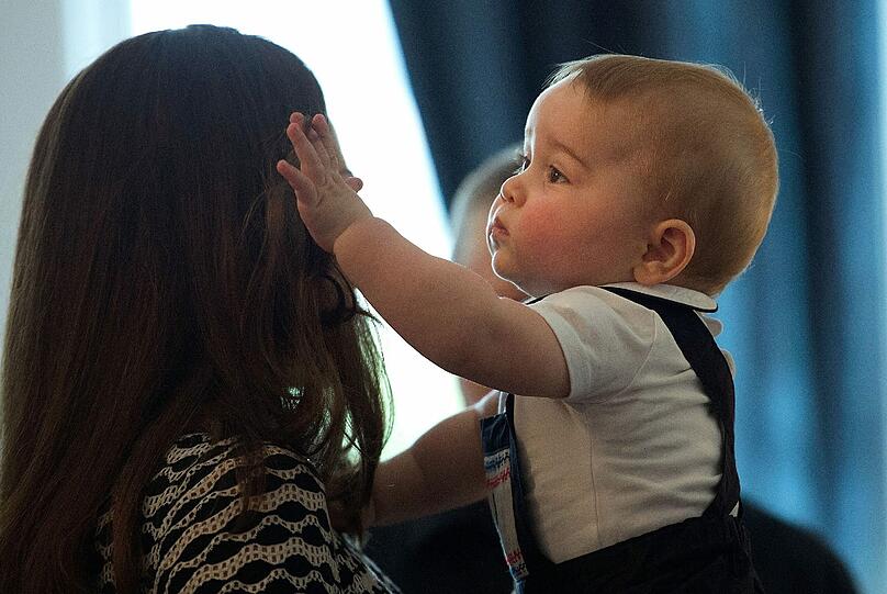 Royal Baby in der Krabbelgruppe. Der kleine Prinz schien sichtlich Spaß zu haben. Die süßen Fotos von der Krabbel-Party.