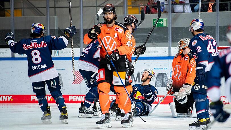 "Man hat gemerkt, dass die Wolfsburger nicht gerade erfreut waren", sagt EHC-Trainer Don Jackson über den klaren 5:1-Sieg der Münchner im ersten Halbfinal-Spiel gegen Wolfsburg.