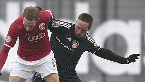Im Testspiel gegen Ingolstadt durfte er ran, gegen Mainz sitzt Franck Ribéry erst einmal nur auf der Bank. Im Testspiel gegen Ingolstadt durfte er ran, gegen Mainz sitzt Franck Ribéry erst einmal nur auf der Bank.