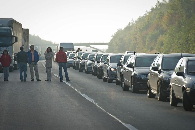 Schrecklicher Geisterfahrer-Unfall bei Hirschaid: Drei Menschen, daruntern ein 7-jähriges Mädchen, sind dabei ums Leben gekommen.