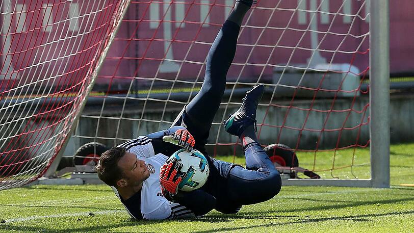 Zuletzt warf Bayern-Keeper Manuel Neuer ein Knochen-Ödem im operierten Fuß zurück.