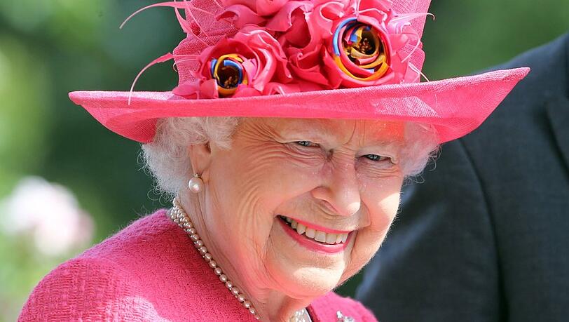 Platinjubiläums-Wimpelkette Für Queen Elizabeth II – 5 Meter, 20 Union Jack Flaggen Mit Logo, 70 Jahre Thronjubiläum