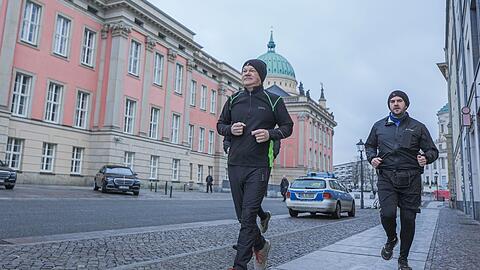Mit Laufen und Rudern will Scholz sich weiter fit halten.