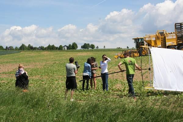 Bilder vom Making- of: Die Aufnahmen für den Jungbauernkalender 2013 in Bayern fanden im Mai statt