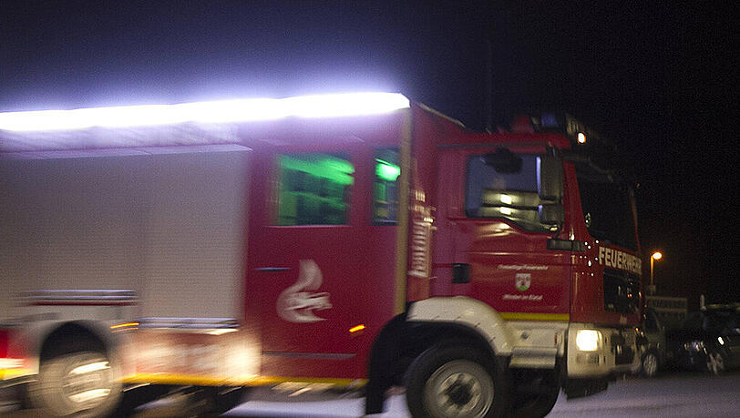 In der Nacht musste die Feuerwehr in die Trappentreustraße ausrücken. Dort brannte es im Keller eines Mehrfamilienhauses. (Symbolbild) In der Nacht musste die Feuerwehr in die Trappentreustraße ausrücken. Dort brannte es im Keller eines Mehrfamilienhauses. (Symbolbild)