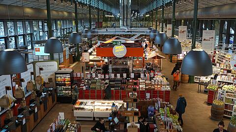 Die Mischung aus Markt, Gastronomie und Kochschule macht Eataly aus. Hier der Blick von der Empore der Schrannenhalle aus.