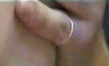 Finger des Täters mit Ring