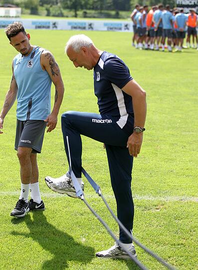 Konditionstrainer Zvonko Komes mit Daylon Claasen.