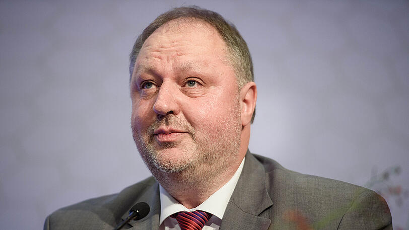 "Ich freue mich sehr und bin erleichtert, dass es nun eine solch umfangreiche Lösung gibt", sagte DHB-Präsident Andreas Michelmann.