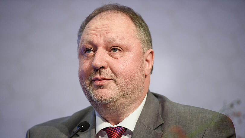 "Ich freue mich sehr und bin erleichtert, dass es nun eine solch umfangreiche Lösung gibt", sagte DHB-Präsident Andreas Michelmann. "Ich freue mich sehr und bin erleichtert, dass es nun eine solch umfangreiche Lösung gibt", sagte DHB-Präsident Andreas Michelmann.