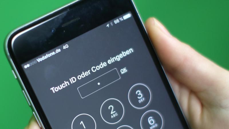 Apple hatte sich nach einem Anschlag von 2015 lieber vom FBI verklagen lassen, statt eine Software zum Entsperren von iPhones zu schreiben. Apple hatte sich nach einem Anschlag von 2015 lieber vom FBI verklagen lassen, statt eine Software zum Entsperren von iPhones zu schreiben.