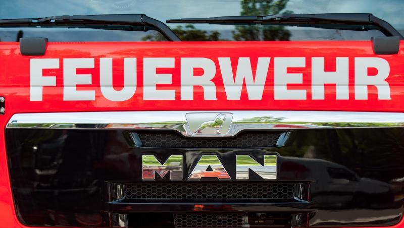 Ein Blick auf die Front eines Einsatzfahrzeugs der Feuerwehr. Foto: Hauke-Christian Dittrich/Archivbild Ein Blick auf die Front eines Einsatzfahrzeugs der Feuerwehr. Foto: Hauke-Christian Dittrich/Archivbild