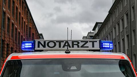 Ein Notarztteam kümmerte sich um den Verletzten.