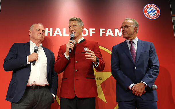 Ein Trio aus alten Zeiten: Uli Hoeneß, Bastian Schweinsteiger und Karl-Heinz Rummenigge (v.l.). Ein Trio aus alten Zeiten: Uli Hoeneß, Bastian Schweinsteiger und Karl-Heinz Rummenigge (v.l.).