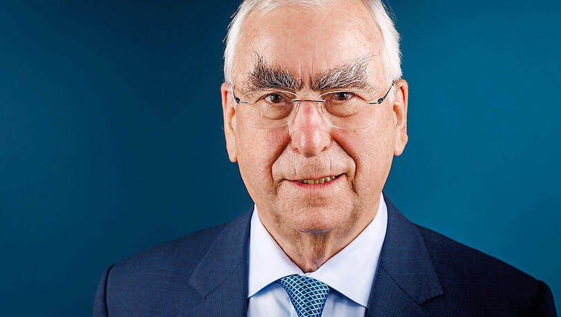 Theo Waigel war von 1988 bis 1999 CSU-Chef und von 1989 bis 1998 Bundesfinanzminister. Seit 2009 ist er Ehrenvorsitzender seiner Partei.