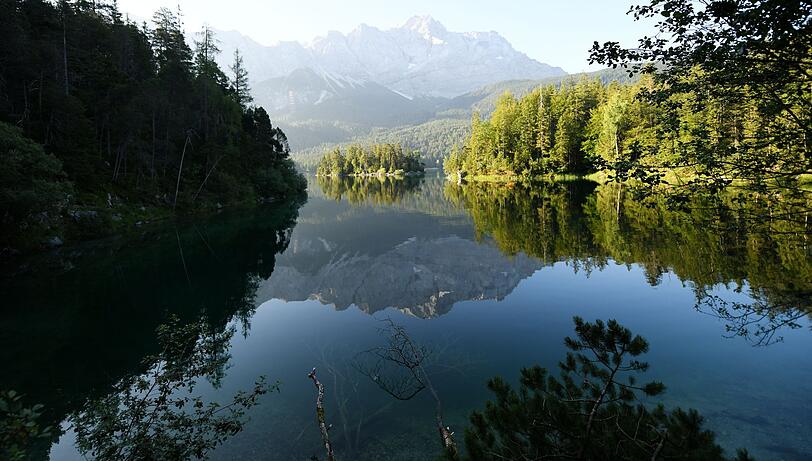 Der Eibsee in der Gemeinde Grainau ist ein beliebtes Ausflugsziel.