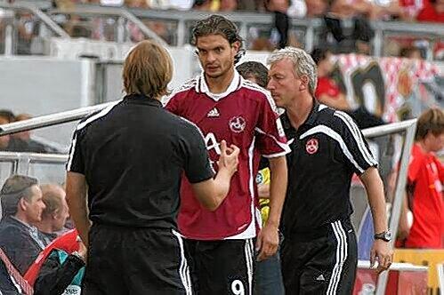 Funken sie doch noch auf einer Wellenlänge? Club-Trainer Michael Oenning (l.) und Angelos Charisteas.