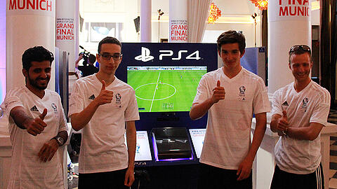Die vier Halbfinalisten beim FIFA Interactive World Cup 2015 (l - r):  Abdulaziz Alshehri, Lyes Ould-Ramoul, August Rosenmeier und Julien Dassonville. Abdulaziz Alshehri gewann am Dienstag das Finale.