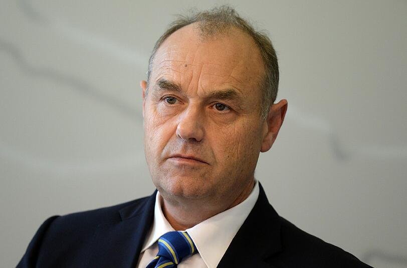 Brandenburgs Ministerpräsident Dietmar Woidke (SPD) trennt sich nach wochenlangen Querelen von seinem Staatskanzleichef Rudolf Zeeb. Foto: Ralf Hirschberger/Archiv