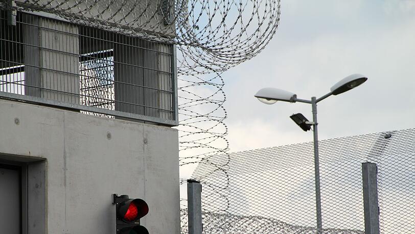 In Bayern sitzen weniger Häftlinge ein als noch vor einem Jahr. In Bayern sitzen weniger Häftlinge ein als noch vor einem Jahr.