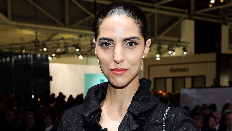 Die Künstlerin Zoe Helali stellt Ölgemälde bei der Messe aus. Die Künstlerin Zoe Helali stellt Ölgemälde bei der Messe aus.