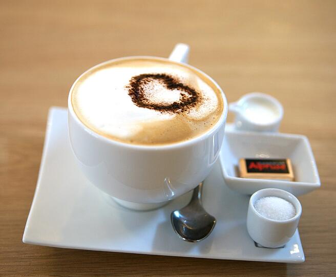 Im 2411 wird Oper gesungen, bis die Kaffeetasse wackelt.