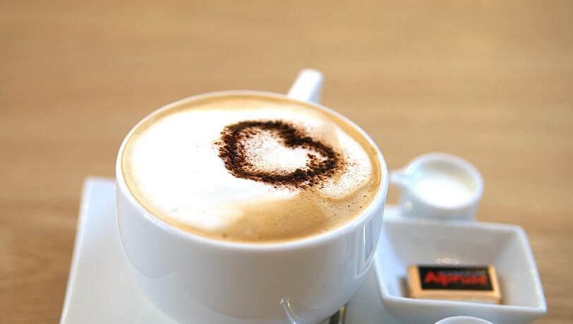 Im 2411 wird Oper gesungen, bis die Kaffeetasse wackelt. Im 2411 wird Oper gesungen, bis die Kaffeetasse wackelt.