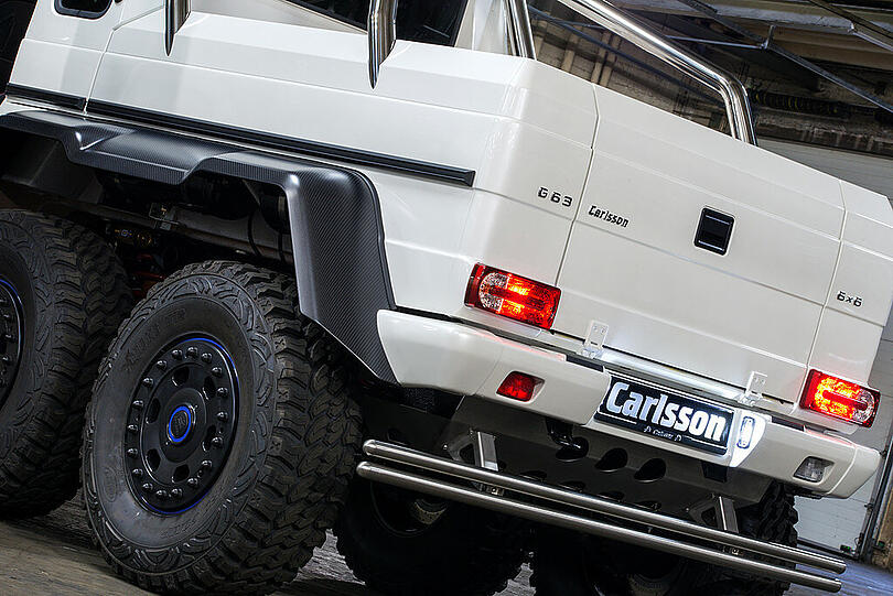 Der Mercedes-Benz G63 AMG 6x6 gilt als kompromissloses Offroad-Gefährt für Wüstenscheichs. Tuner Carlsson legt noch eine Schippe mehr drauf.