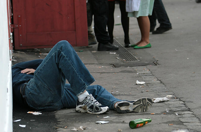 Ordentlich alkoholisiert versuchte eine Mann aus Moskau immer wieder über die Gleise im Giesinger Bahnhof zu laufen. (Symbolbild)