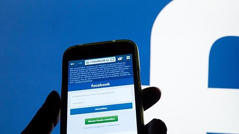 Facebook muss ein Profil wieder freigeben, nachdem sich ein Nutzer über Flüchtlinge ausgelassen hatte und gesperrt worden war.