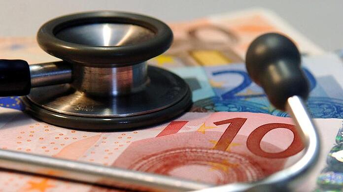 Wegen der Pandemie sollen die Krankenkassen-Zusatzbeiträge steigen.