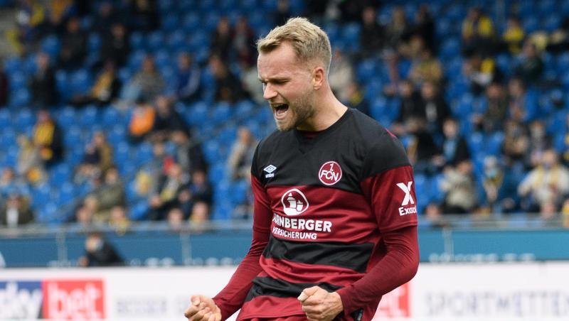 Pascal Köpke vom 1. FC Nürnberg jubelt über ein Tor.