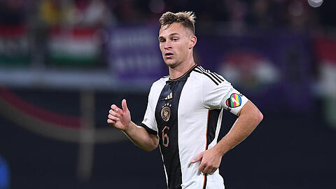 Bayern-Star Joshua Kimmich mit der "One Love"-Kapitänsbinde um den Arm.