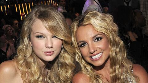 Britney Spears (r.) ist schwer begeistert von Taylor Swift - hier bei einem gemeinsamen Auftritt im Jahr 2008.