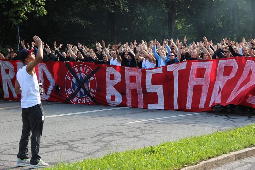 Vor dem Amateurderby positionert man sich von Seiten der Löwen-Anhänger deutlich gegen den FC Bayern.