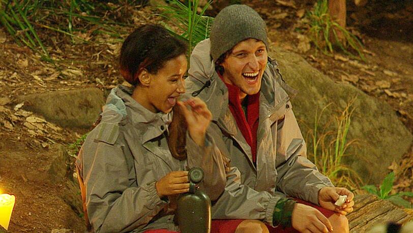 Die österreichische Front bröckelt. Auch Marco lästert, wie fast alle anderen auch, über Larissa. Er hockt oft mit Gabby zusammen und sie lachen und lästern hinterrücks über Larissa was das Zeug hält. Die österreichische Front bröckelt. Auch Marco lästert, wie fast alle anderen auch, über Larissa. Er hockt oft mit Gabby zusammen und sie lachen und lästern hinterrücks über Larissa was das Zeug hält.
