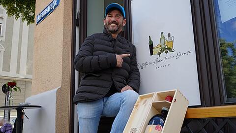 Schon vor einem Jahr hat Fabio Iorio die ehemalige Bäckerei gepachtet, mangels Personal konnte er nicht eröffnen. Nun endlich können Gäste in der "Caffetteria Alimentari e Diversi - Da Fabio" Espresso, Kuchen und im Sommer Eis genießen.