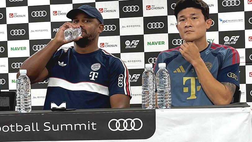 Trainer Vincent Kompany (l) fordert "ernsthaftes" Arbeiten trotz der Strapazen. Trainer Vincent Kompany (l) fordert "ernsthaftes" Arbeiten trotz der Strapazen.