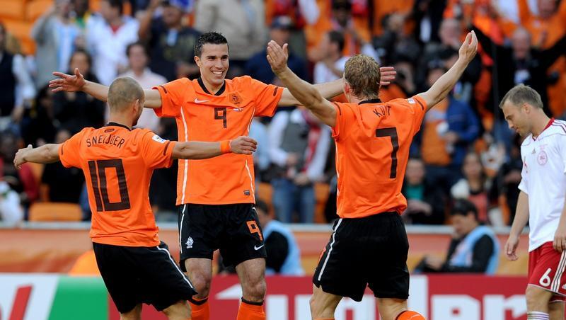 Die Holländer Sneijder (l-r), van Persie und Kuyt freuen sich über die Führung. Die Holländer Sneijder (l-r), van Persie und Kuyt freuen sich über die Führung.
