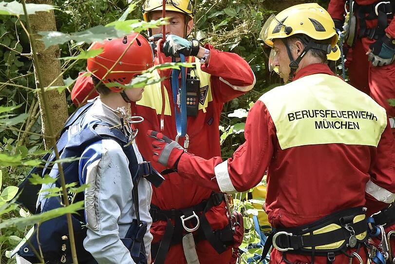 Der 16-jährige Fallschirmspringen hatte wohl ein paar Schutzengel auf seiner Seite.