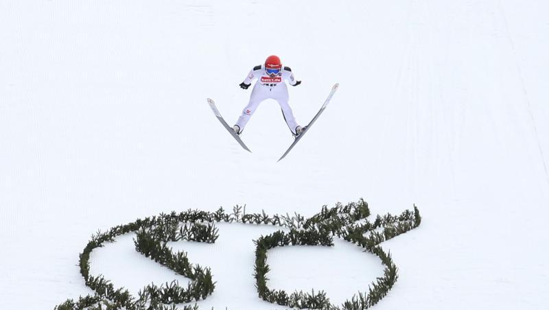 Fabian Riessle aus Deutschland springt beim Wertungssprung. Foto: Karl-Josef Hildenbrand/dpa